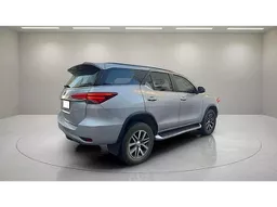 Toyota Hilux SW4