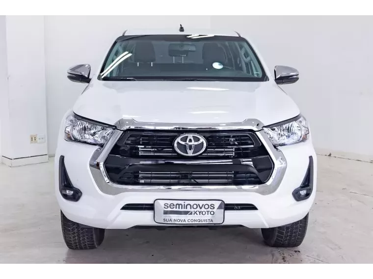 Toyota Hilux Branco 8