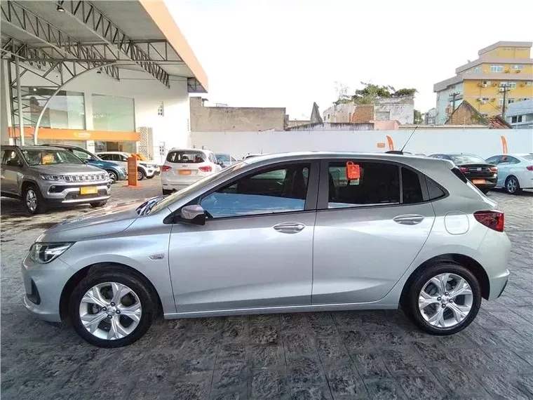 Chevrolet Onix Prata 10