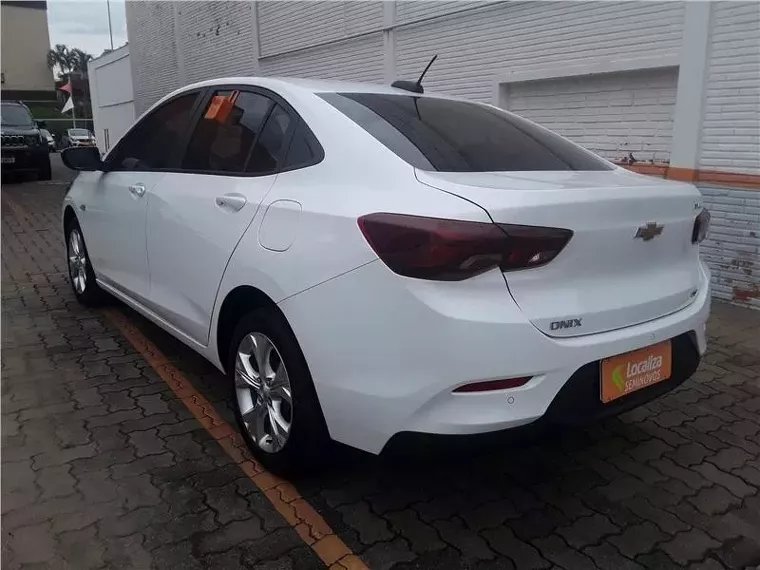 Chevrolet Onix Branco 5