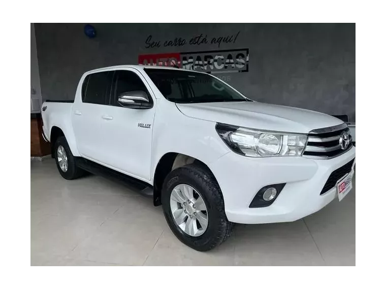 Toyota Hilux Branco 3