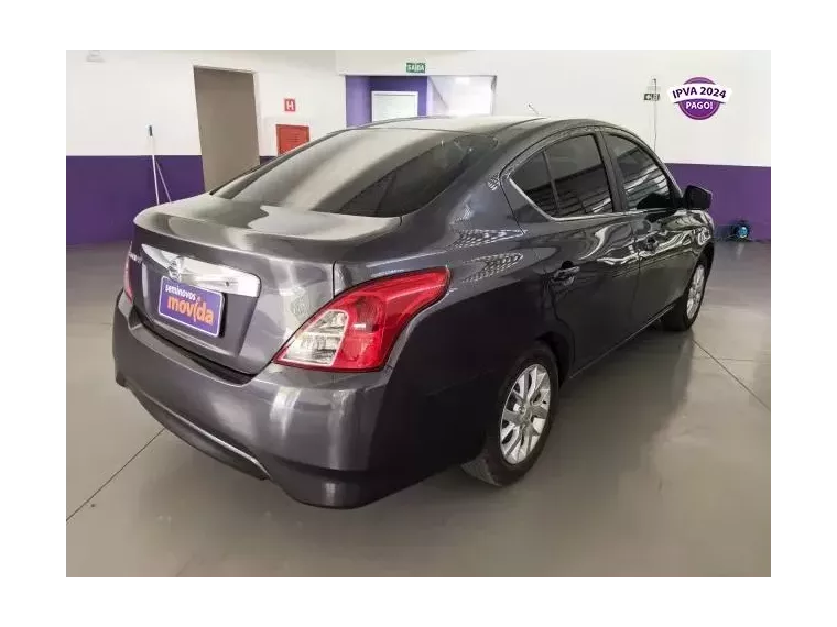 Nissan Versa Cinza 4