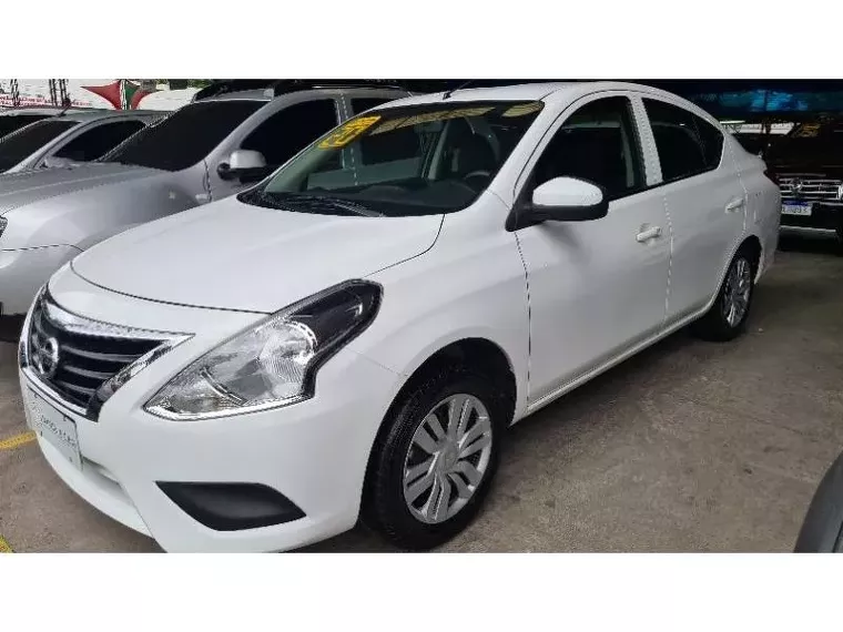 Nissan Versa Branco 6