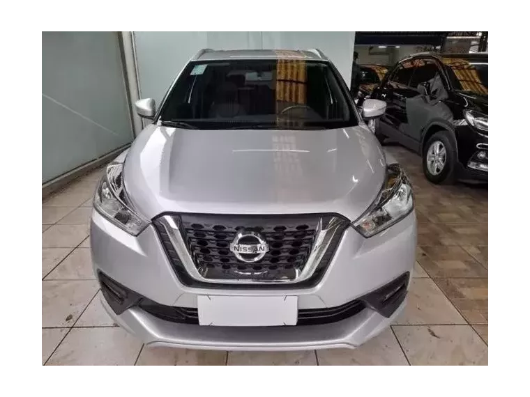 Nissan Kicks Prata 6