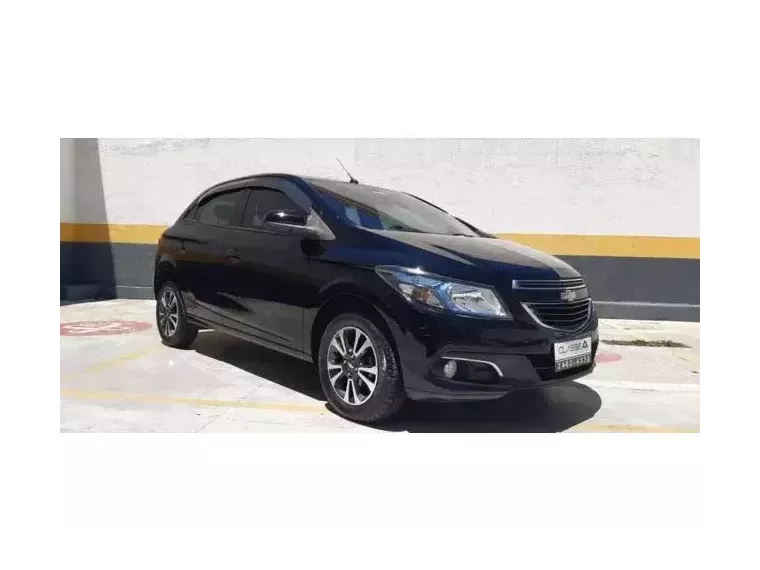 Chevrolet Onix Preto 4