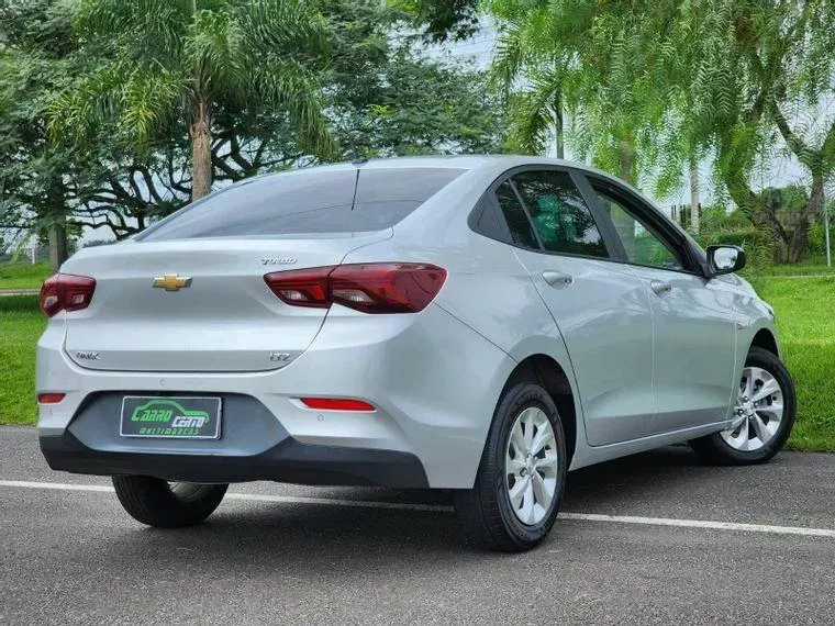 Chevrolet Onix Prata 8