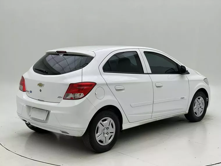 Chevrolet Onix Branco 14