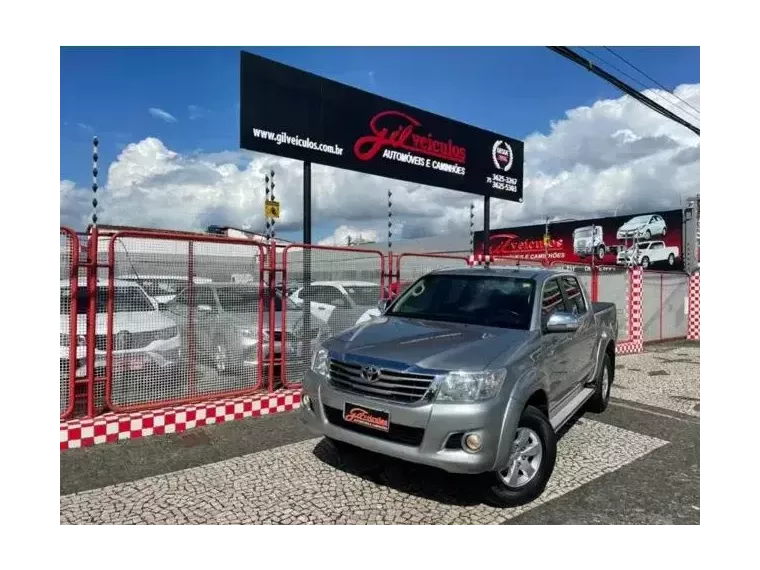 Toyota Hilux Prata 6