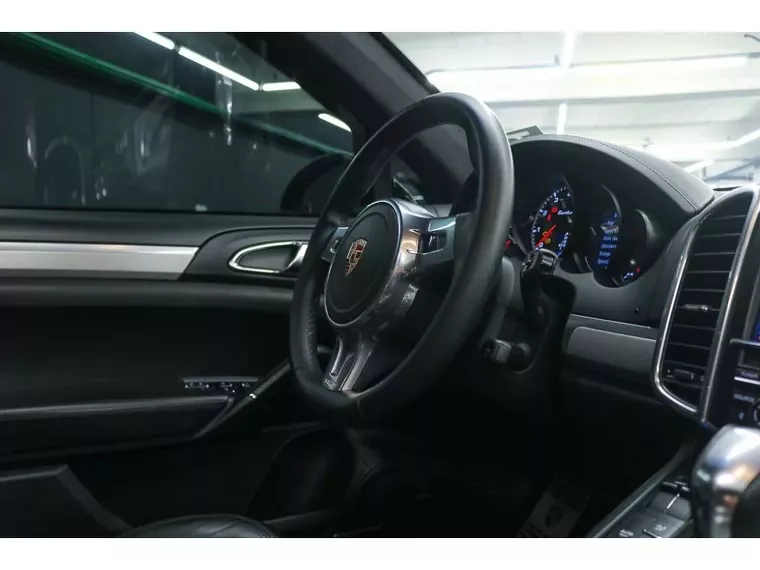 Porsche Cayenne Preto 16