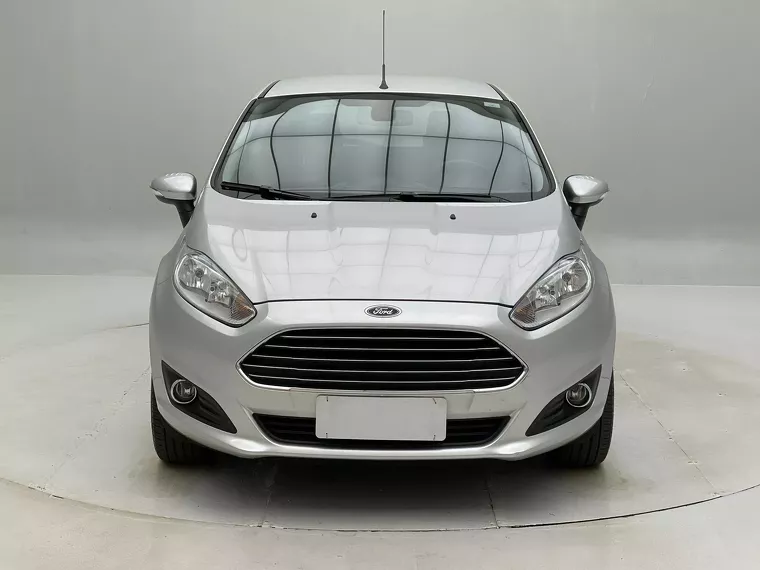 Ford Fiesta Prata 13