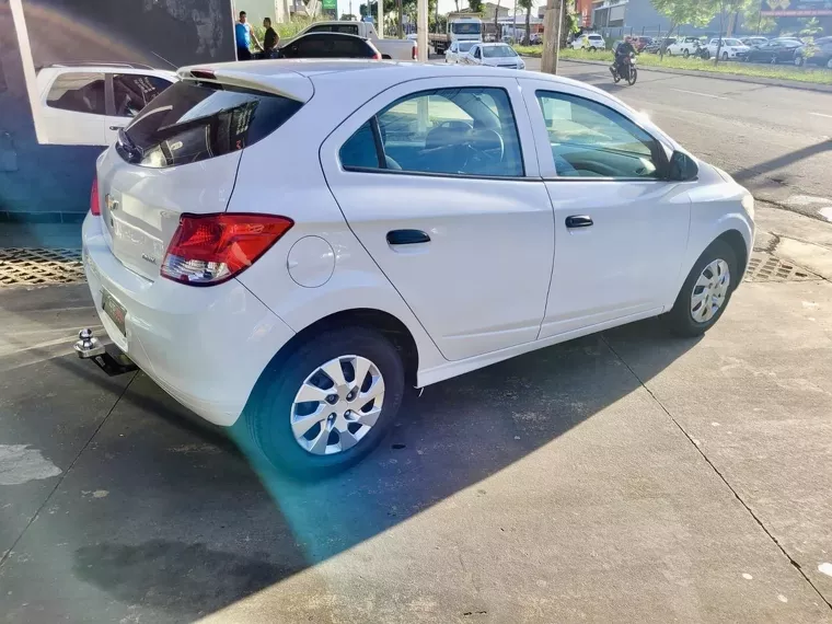 Chevrolet Onix Branco 4