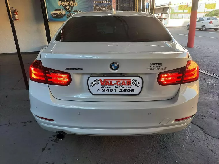 BMW 320i Branco 15