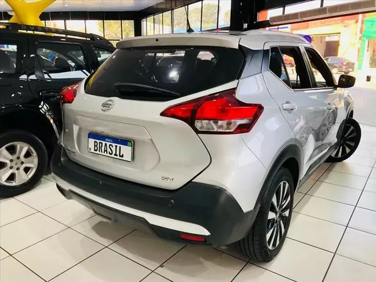 Nissan Kicks Prata 4