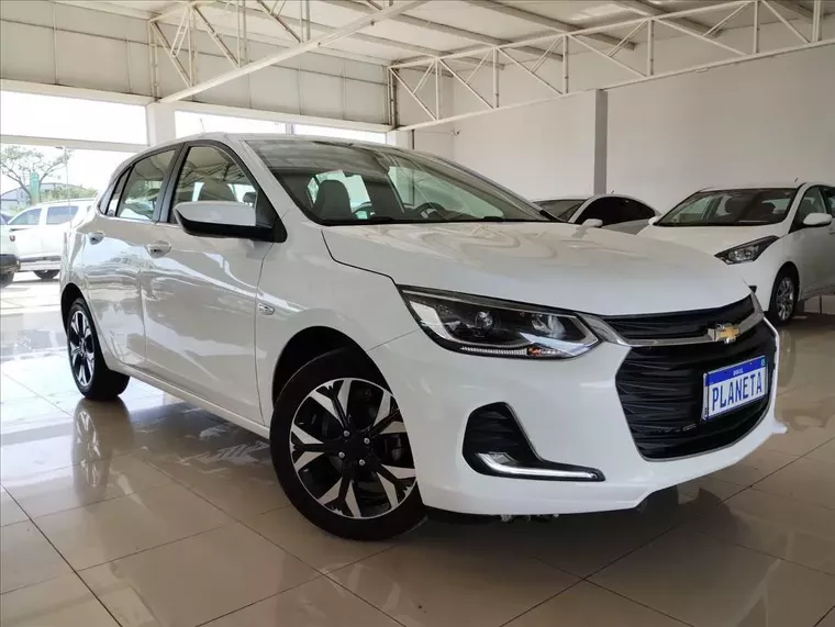 Chevrolet Onix Branco 5