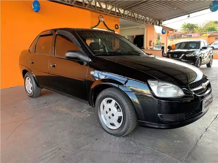 Chevrolet Classic Preto 3