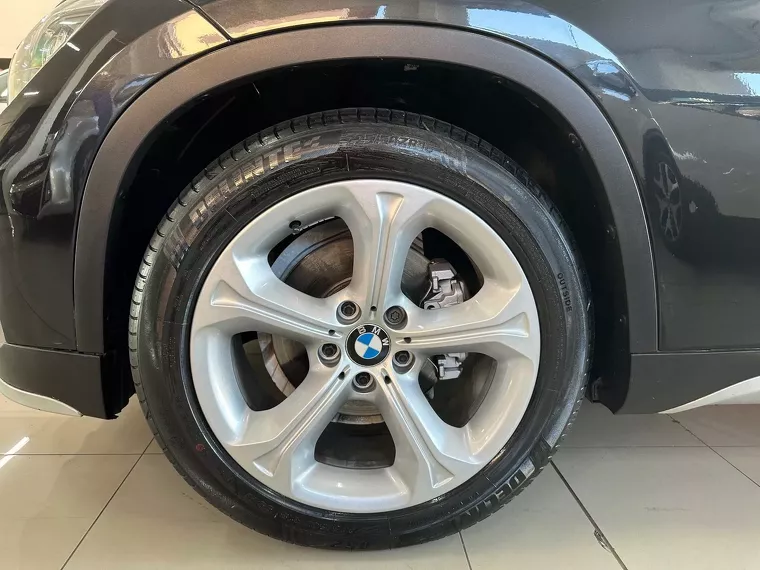 BMW X1 Preto 14