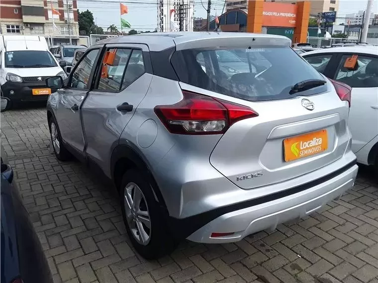 Nissan Kicks Prata 7