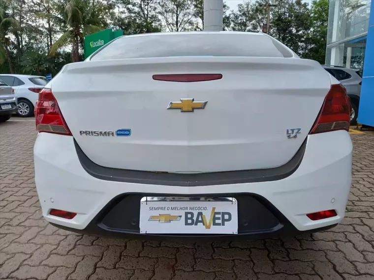 Chevrolet Prisma Branco 5