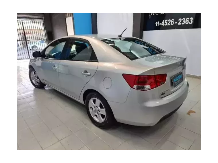 KIA Cerato Prata 1