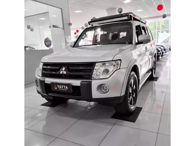 Mitsubishi Pajero Full Prata 12