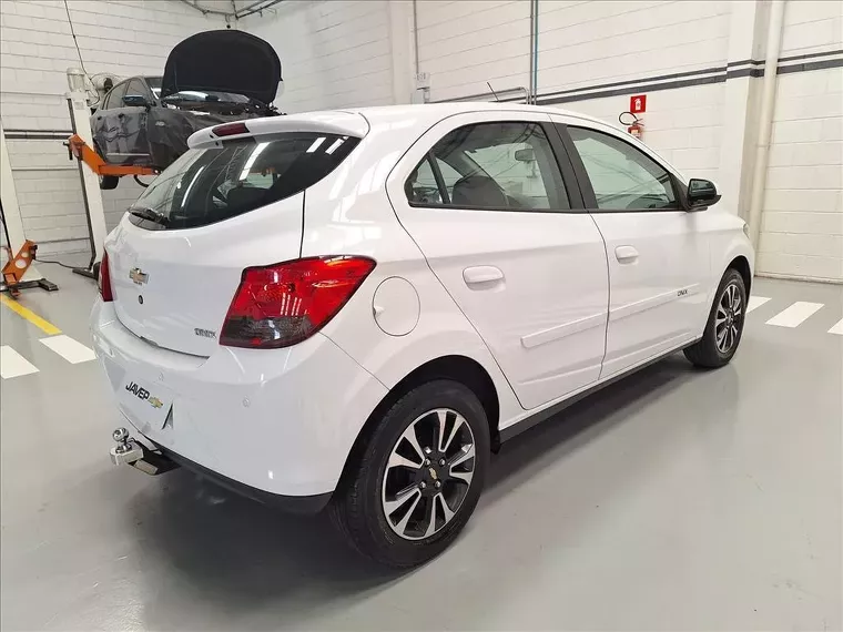 Chevrolet Onix Branco 4