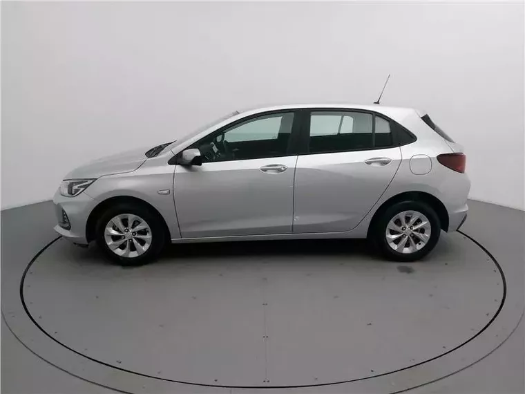 Chevrolet Onix Prata 14