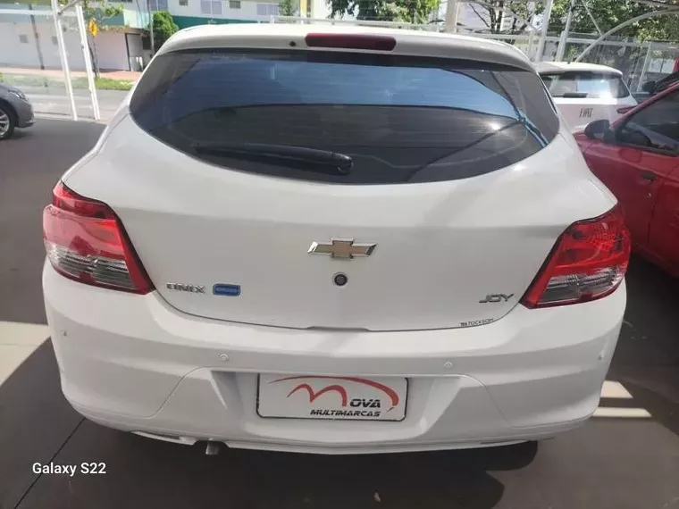 Chevrolet Onix Branco 6