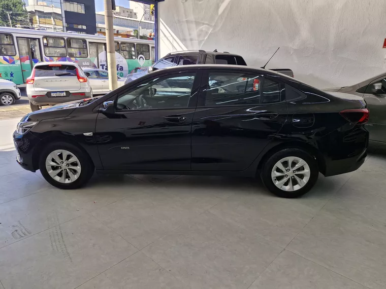 Chevrolet Onix Preto 4