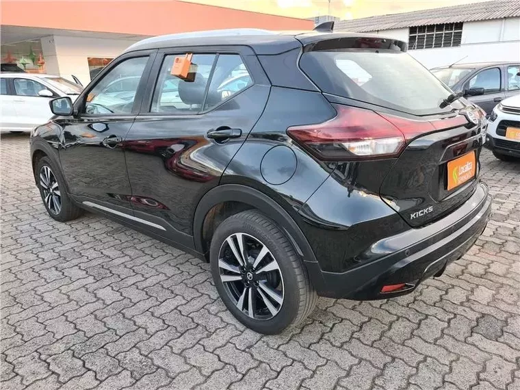 Nissan Kicks Preto 12