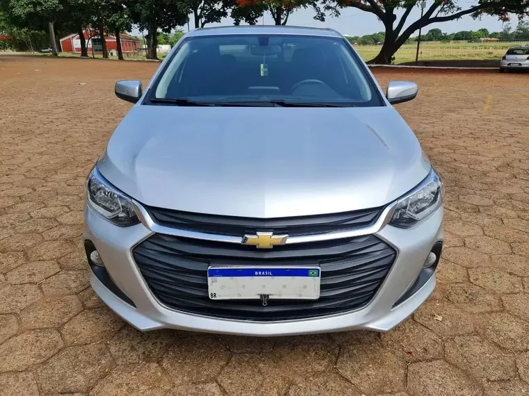 Chevrolet Onix Prata 8