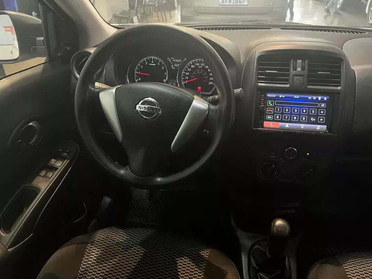 Nissan Versa Branco 1