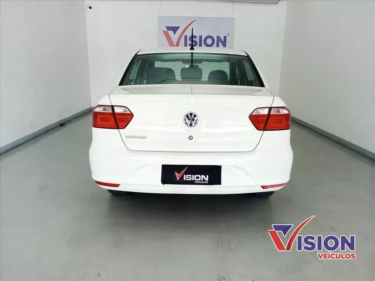 Volkswagen Voyage Branco 3