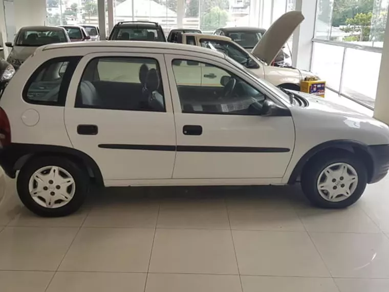 Chevrolet Corsa Branco 3