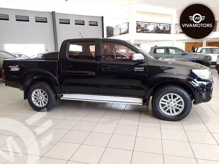 Toyota Hilux Preto 10