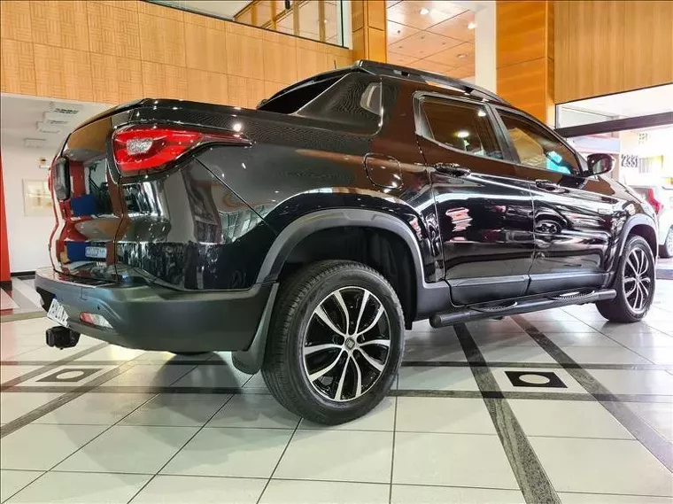 Fiat Toro Preto 12