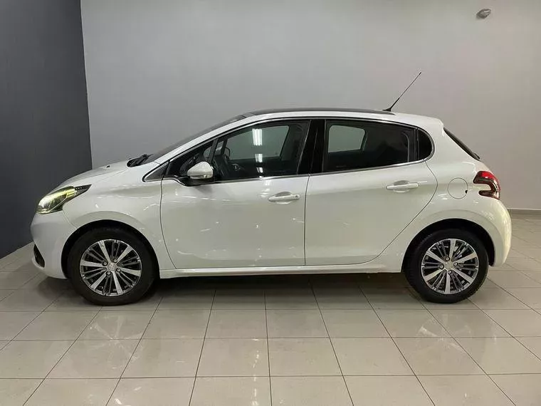 Peugeot 208 Branco 12