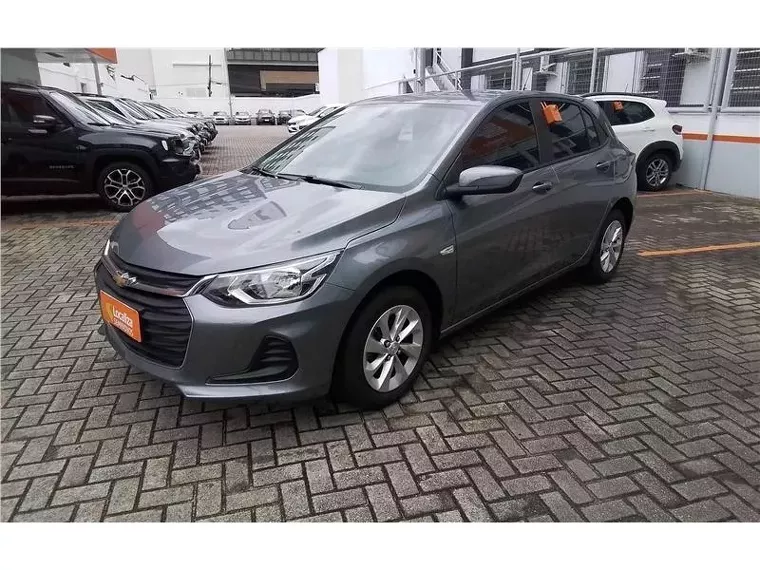 Chevrolet Onix Cinza 3