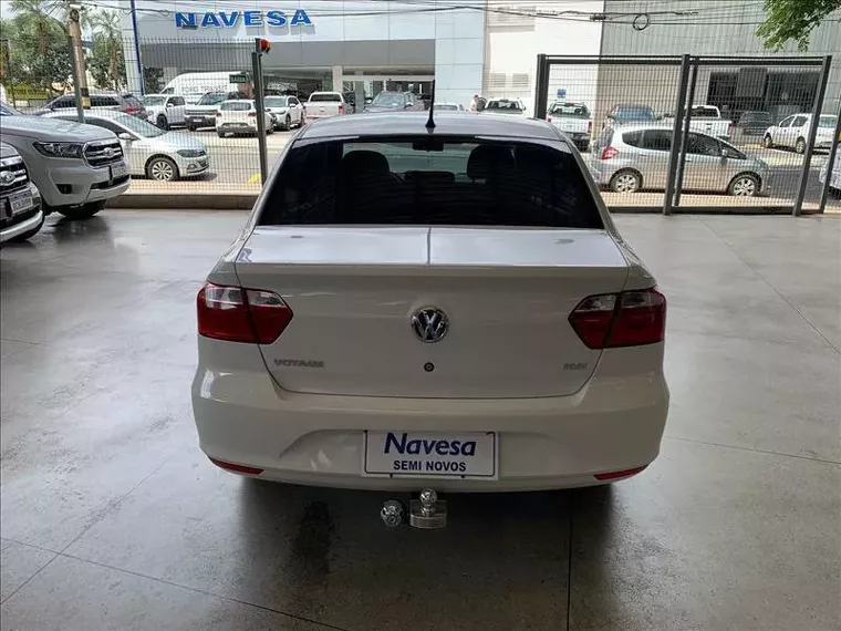 Volkswagen Voyage Branco 3