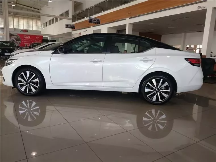 Nissan Sentra Branco 2