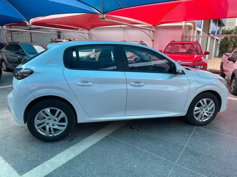 Peugeot 208 Branco 15