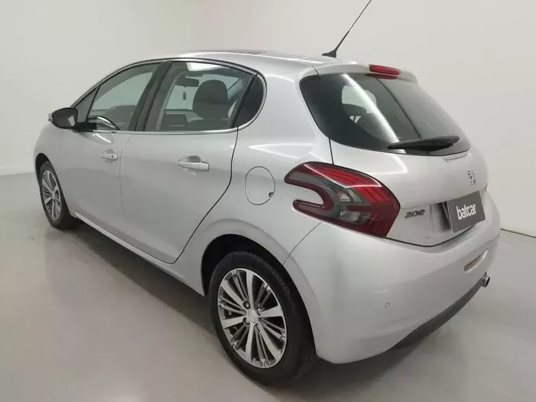 Peugeot 208 Prata 2