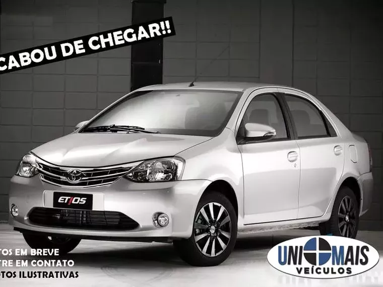 Toyota Etios Azul 2