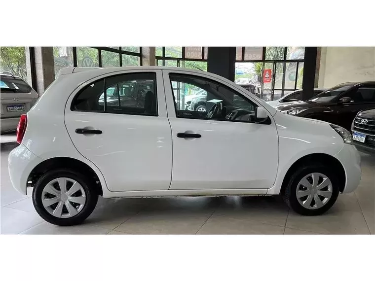 Nissan March Branco 12