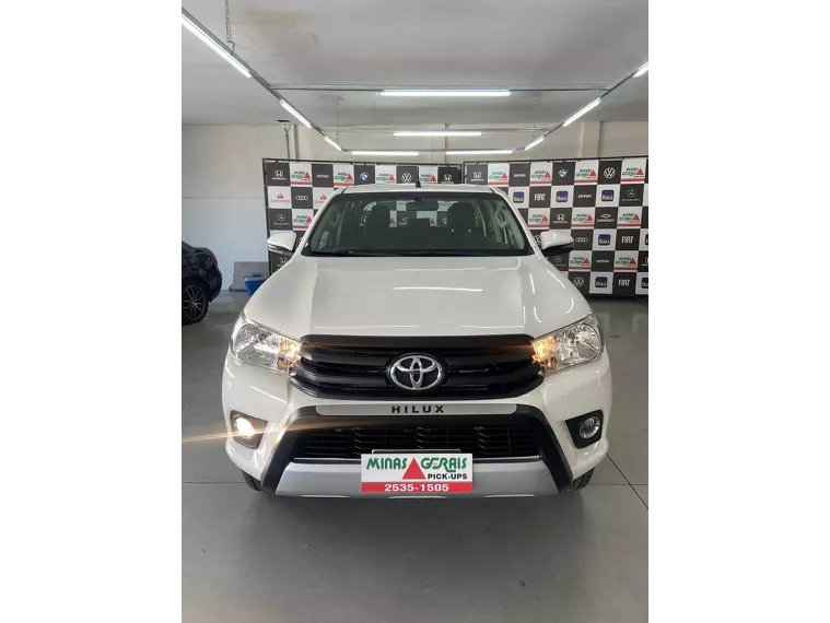 Toyota Hilux Branco 2