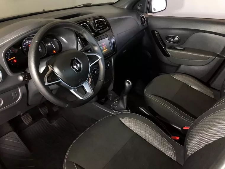 Renault Logan Preto 17