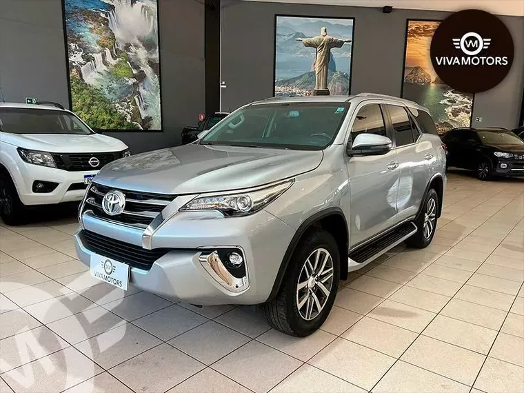 Toyota Hilux SW4 Prata 9