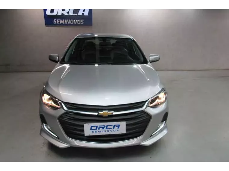 Chevrolet Onix Prata 6