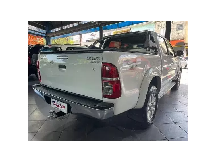 Toyota Hilux Branco 3