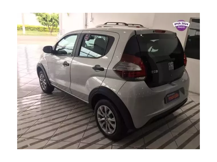 Fiat Mobi Prata 5