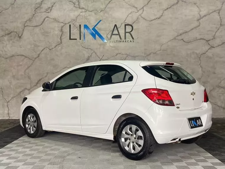 Chevrolet Onix Branco 13